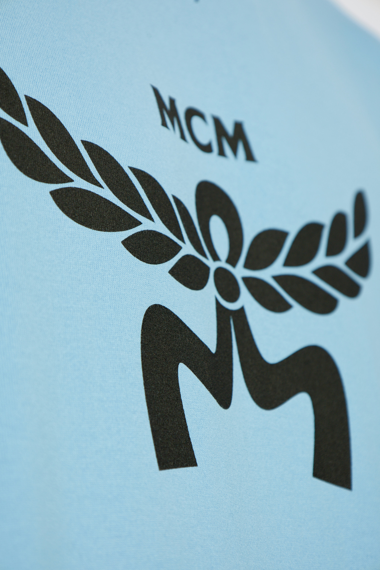 【関税込み】MCM T-shirts X-Large MCM X CRAYON SHIN-CHAN Graphic T-Shirt Beige | MCM ®JP